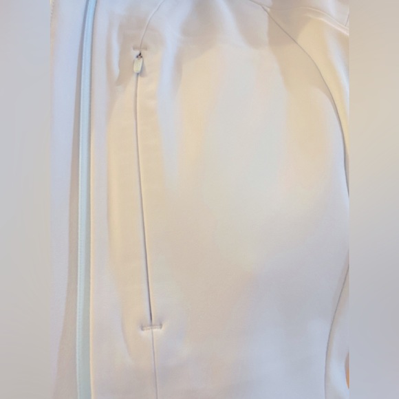 NEW Lululemon Cross Chill Jacket Baby/Powder Blue - Picture 8 of 13